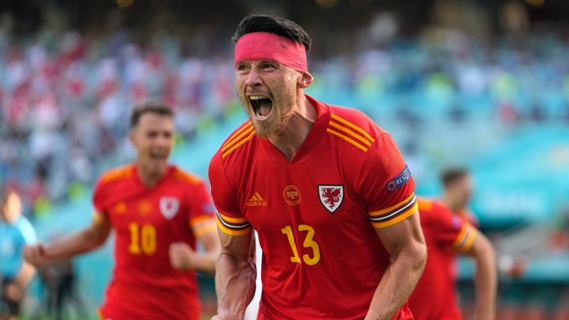 wales-striker-kieffer-moore_1b4ak2wjbv4h718d383q3plaqh