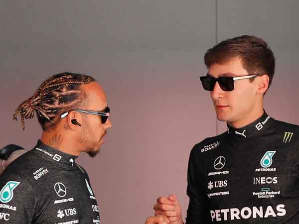 George-Russell-aur-Lewis-Hamilton-sportstiger